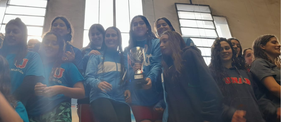 Lluvia de copas y medallas: Selecciones UC triunfan en los eventos regionales de deporte universitario 