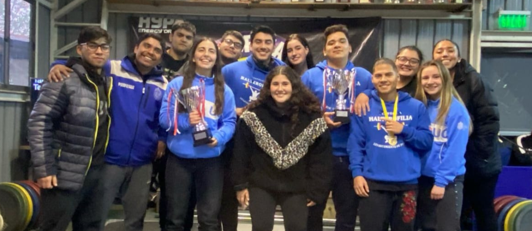 Lluvia de copas y medallas: Selecciones UC triunfan en los eventos regionales de deporte universitario 