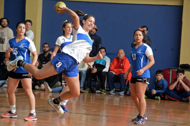 Torneos FENAUDE 2016. Hándbol Femenino UC logra el 1er lugar