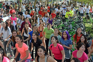 Hasta los personajes de Súper Mario pedalearon en la Cicletada 2016