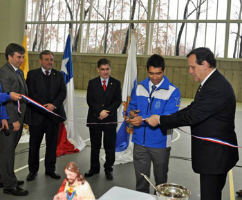 Comunidad universitaria inaugura el nuevo gimnasio de San Joaquín 